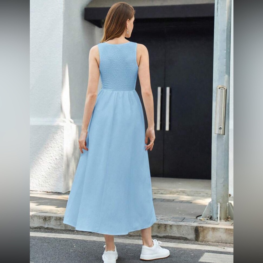 Elegant White Sleeveless Dress - Picture 16 of 16